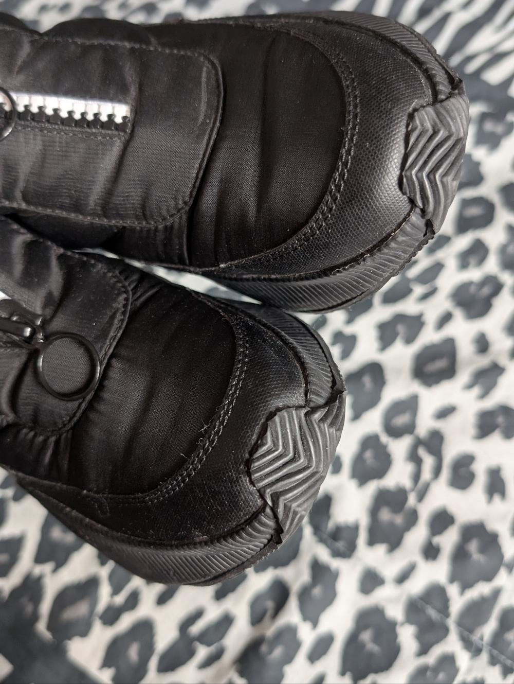 Sorel Black and White Puffy Insulated Boot Size 10 - Picture 9 of 16